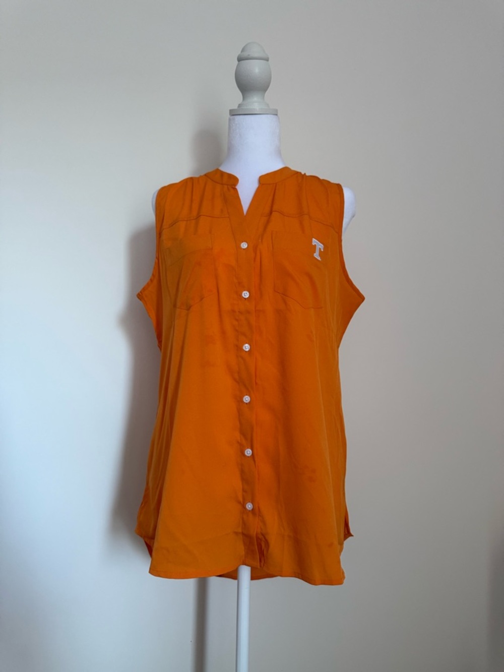 Sleeveless button down top orange with Tennessee vols logo size medium nwt